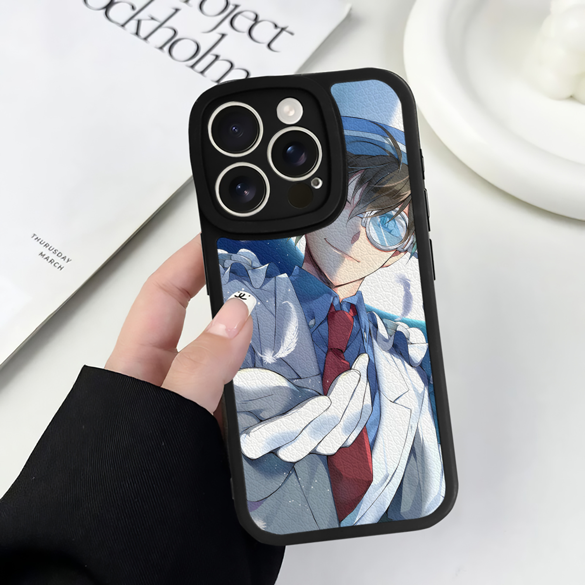 （画像用） 名探偵コナン Detective Conan 【iPhone 16シリーズ対応】シリコンスマホケース（レザー調） 材質：シリコン